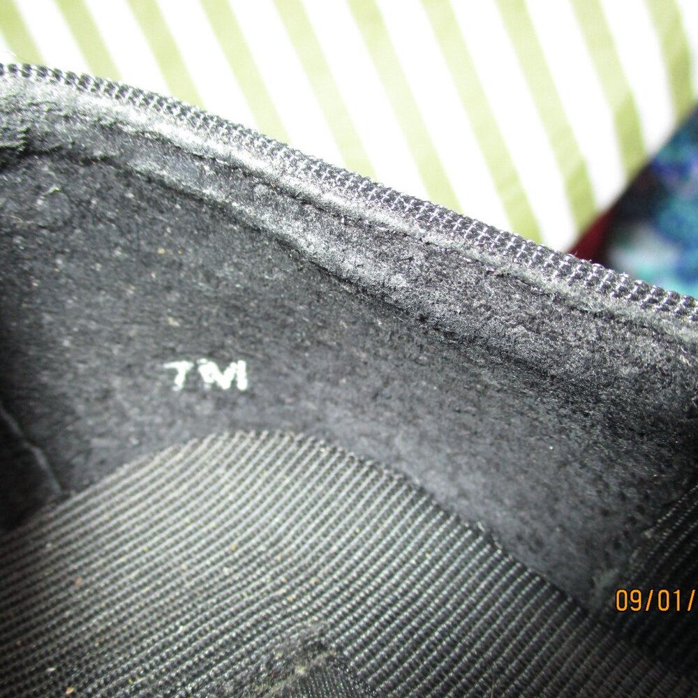 Perspective Pumps - Picture 9 of 13